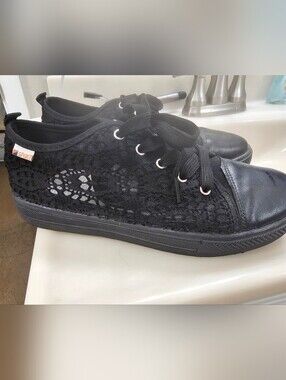 Women’s Black Lace Casual Sneakers